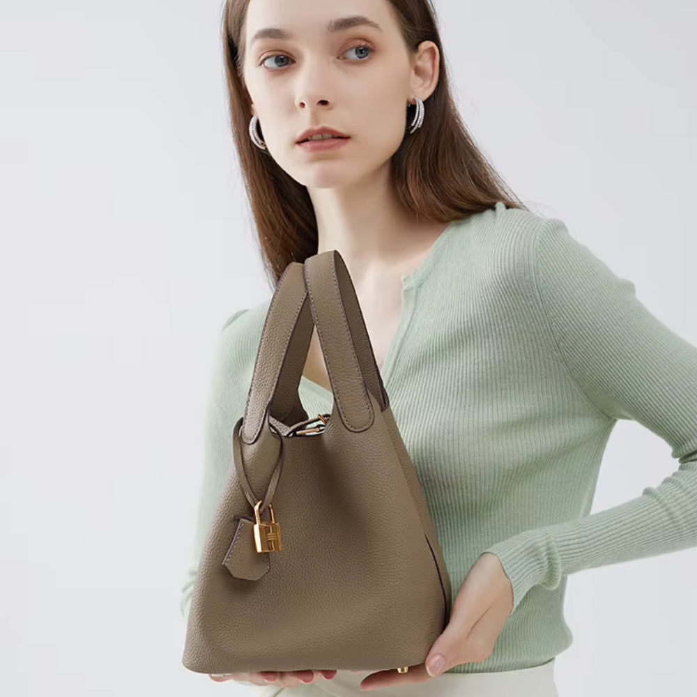 LEATHER BUCKET HANDBAG