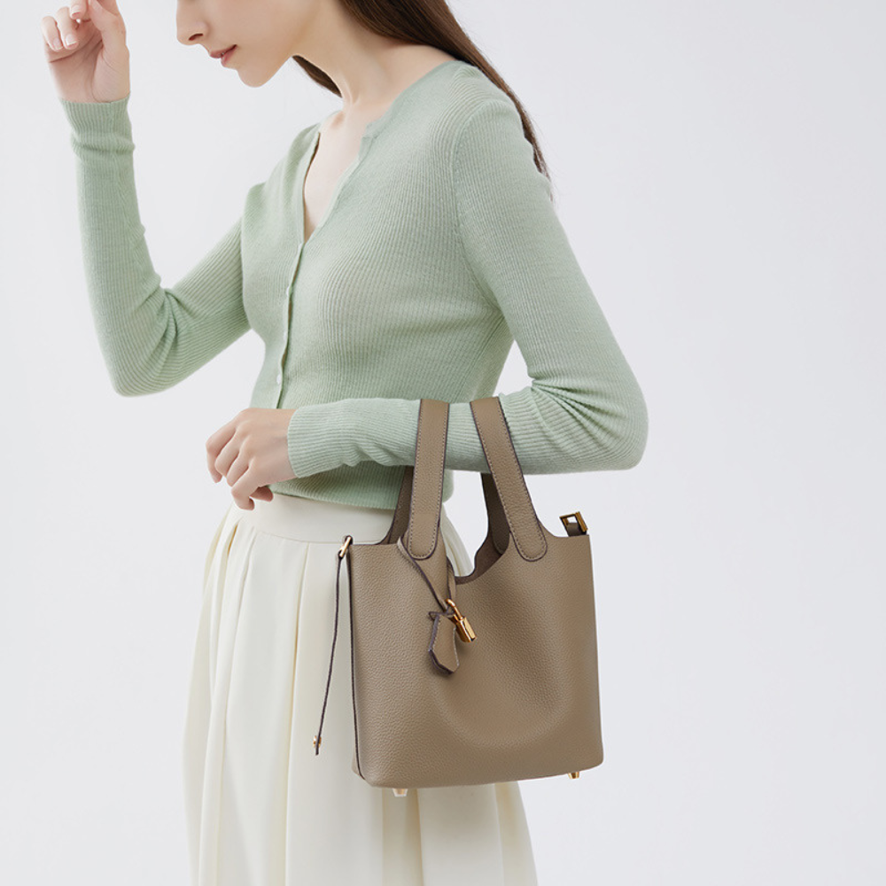 LEATHER BUCKET HANDBAG